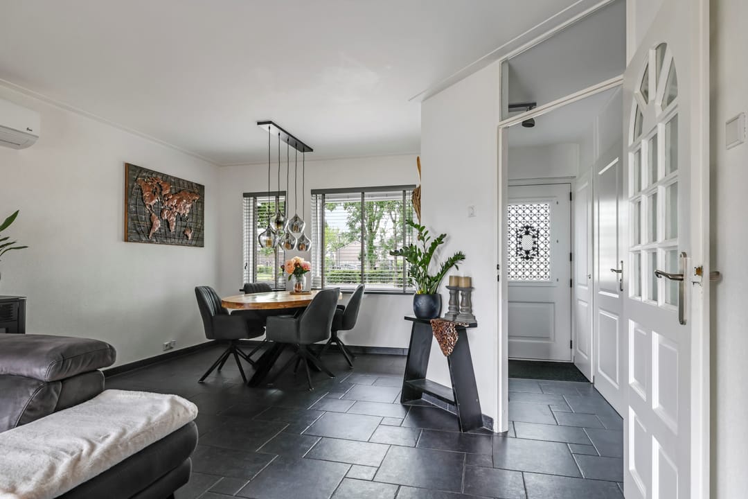 Photo 16 of Ornament 2