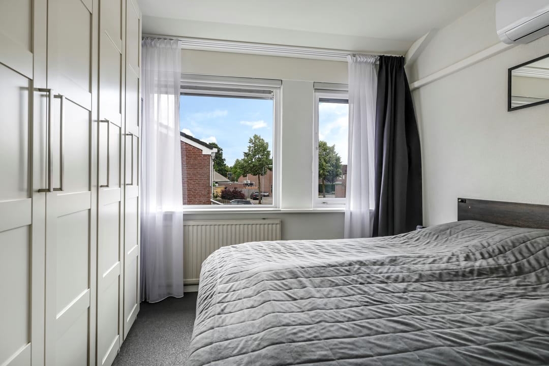 Photo 31 of Ornament 2