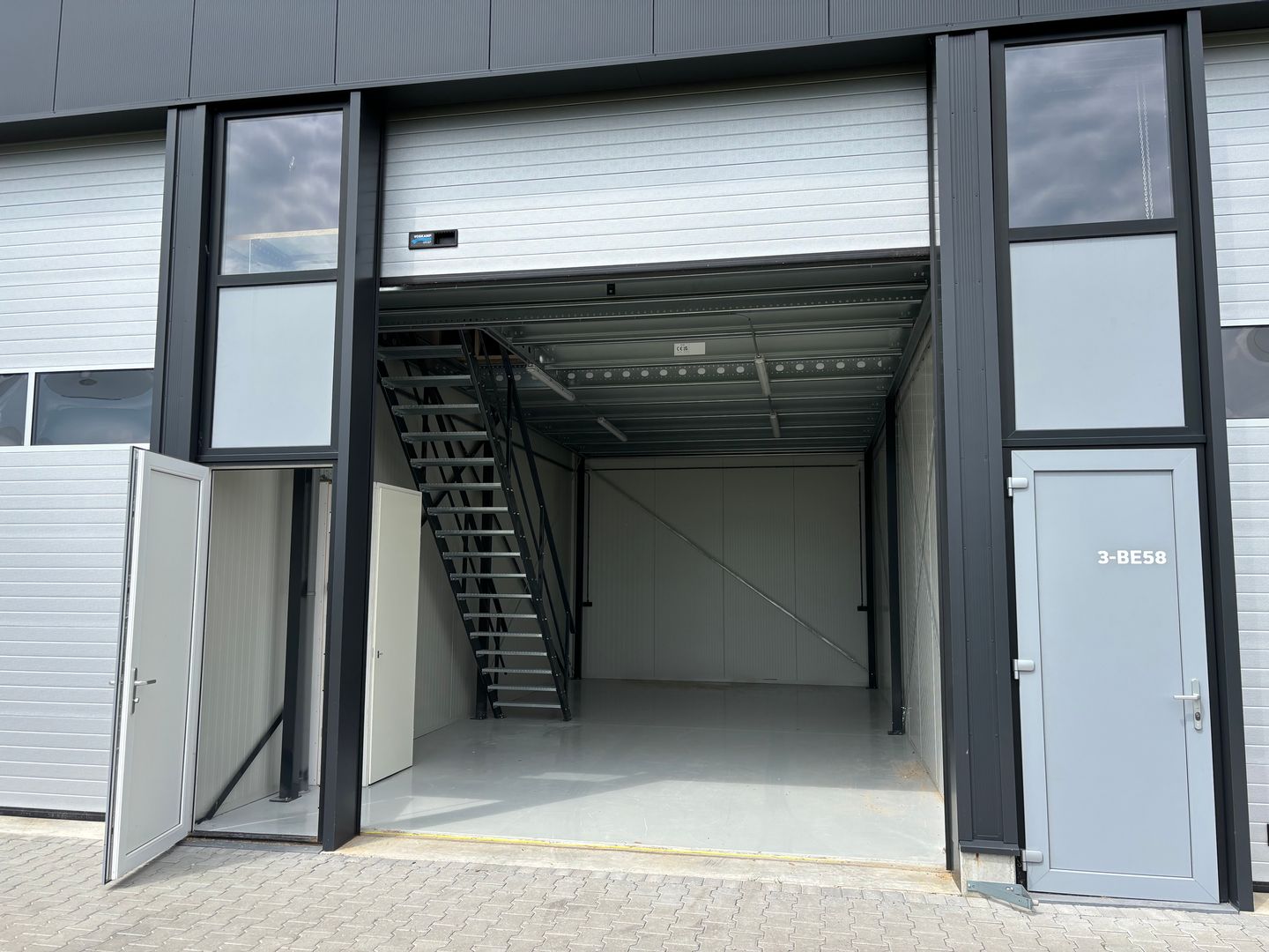 View photo 1 of Hinmanweg 3-BE59