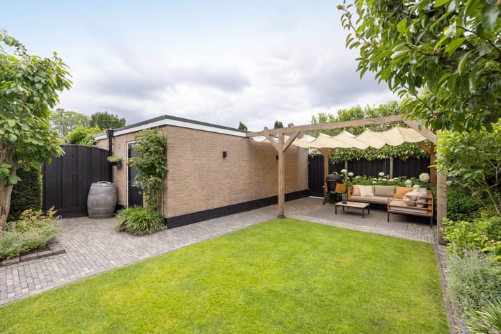 Foto 30 van Aart van der Leeuwstraat 15