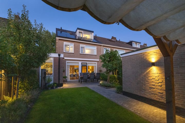 Foto 41 van Aart van der Leeuwstraat 15