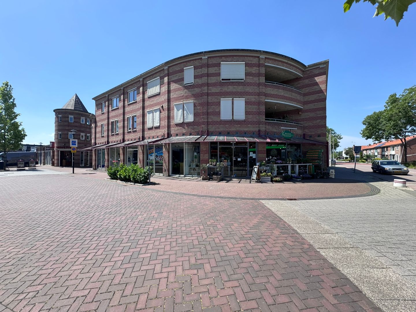 Bekijk foto 2 van Raadhuisplein 49
