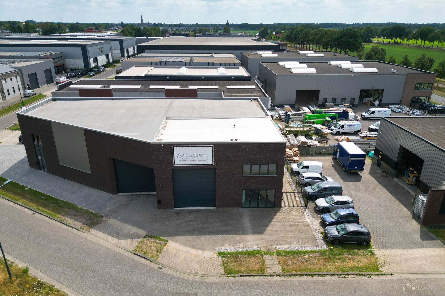 View photo 1 of Landweer 14-A