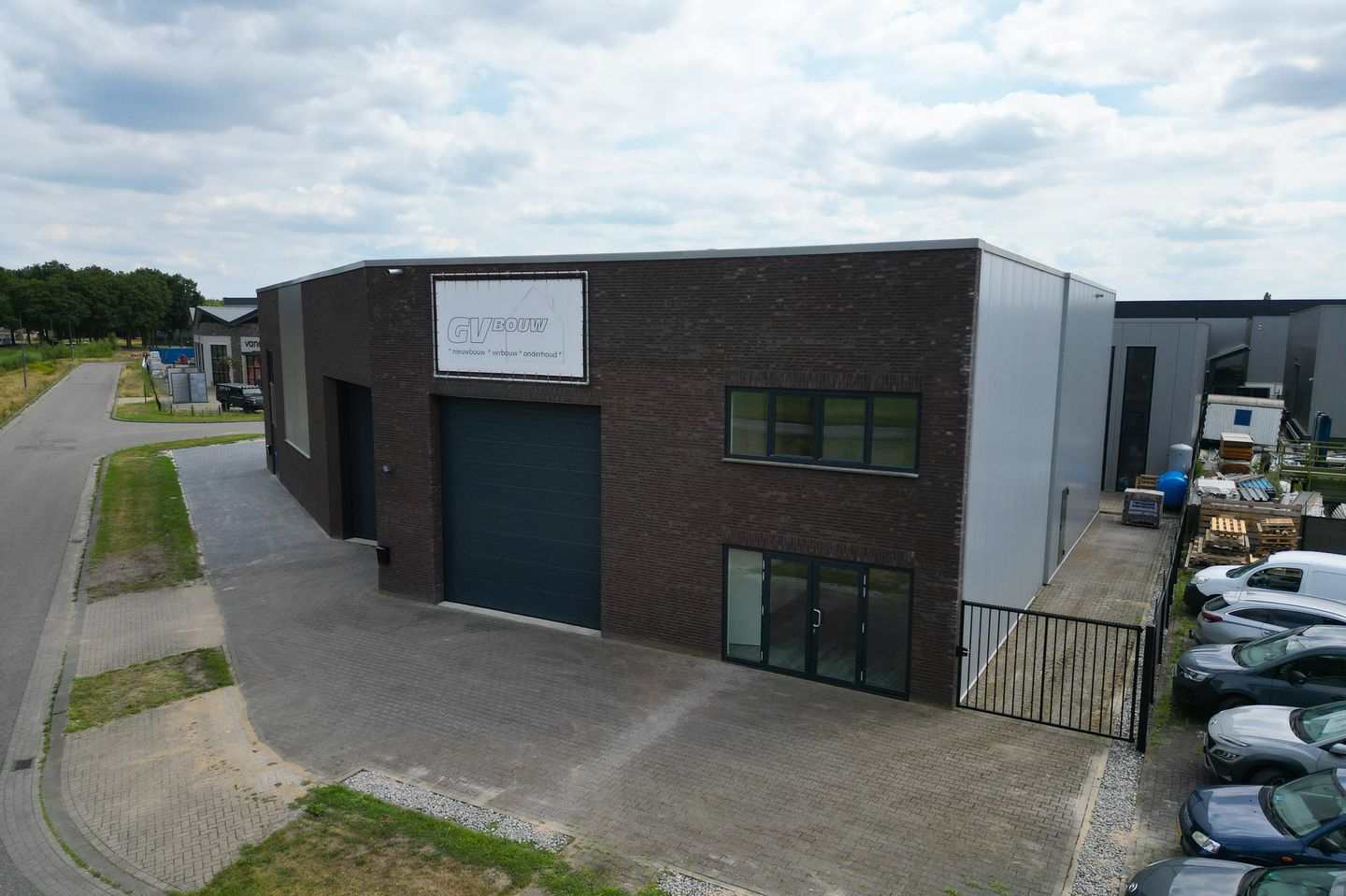 View photo 2 of Landweer 14-A