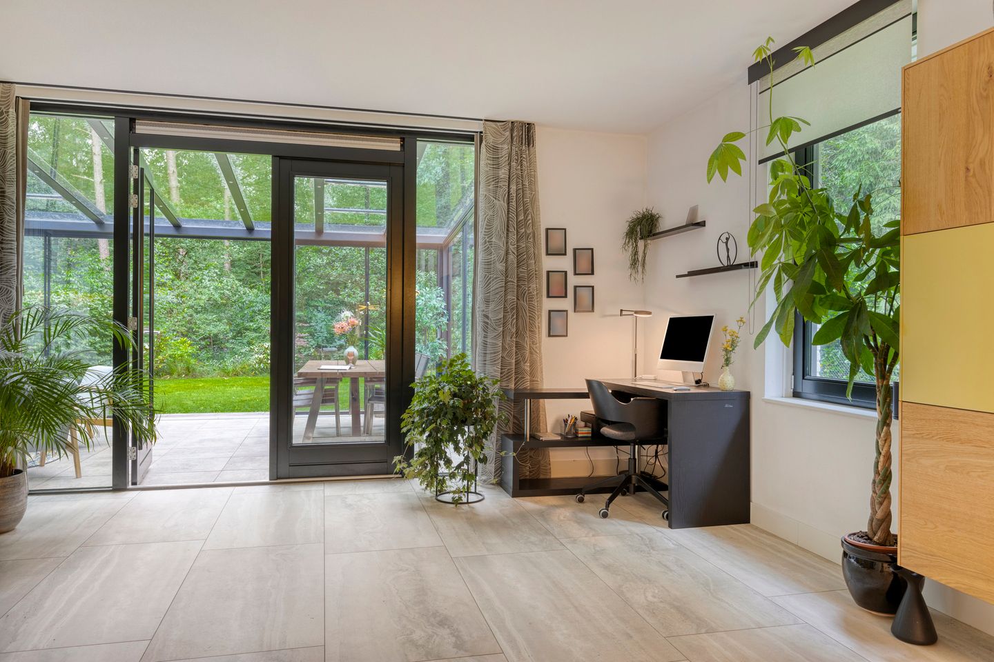 Foto 19 van Almenseweg 6