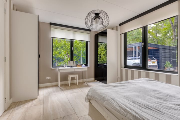 Photo 33 of Almenseweg 6