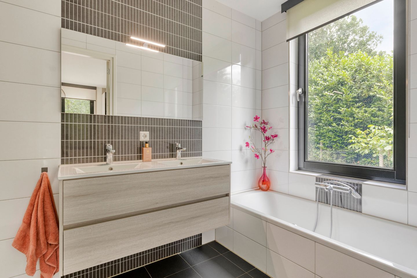 Foto 35 van Almenseweg 6