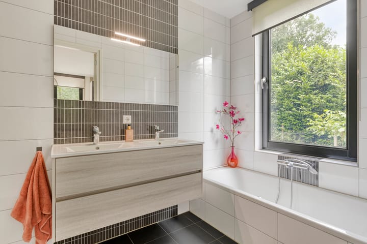 Photo 35 of Almenseweg 6