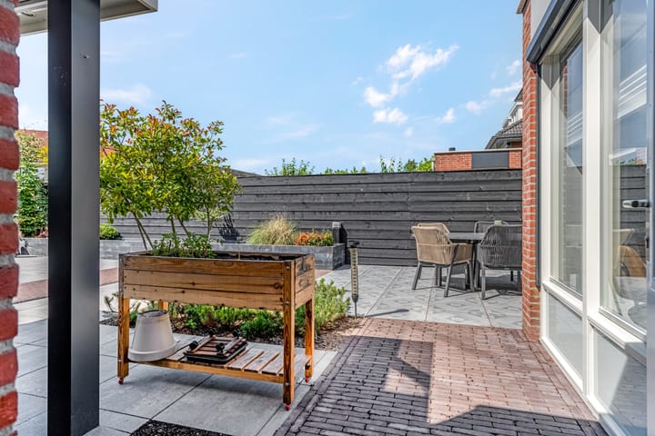 Photo 46 of J. van Zantenstraat 96