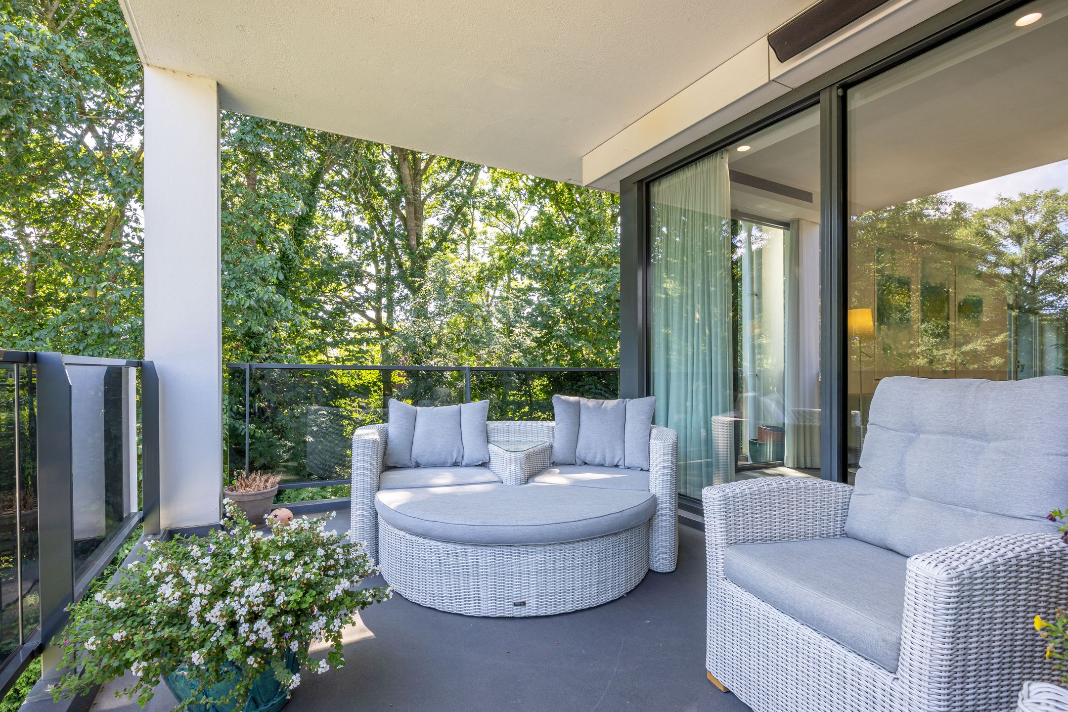 Photo 9 of Kennemerstraatweg 143-B