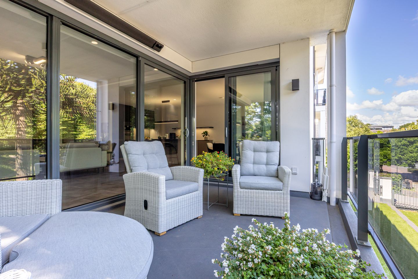 Photo 10 of Kennemerstraatweg 143-B