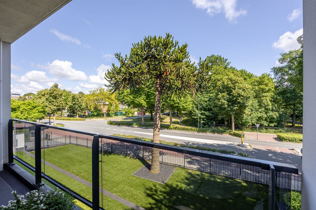 Photo 11 of Kennemerstraatweg 143-B