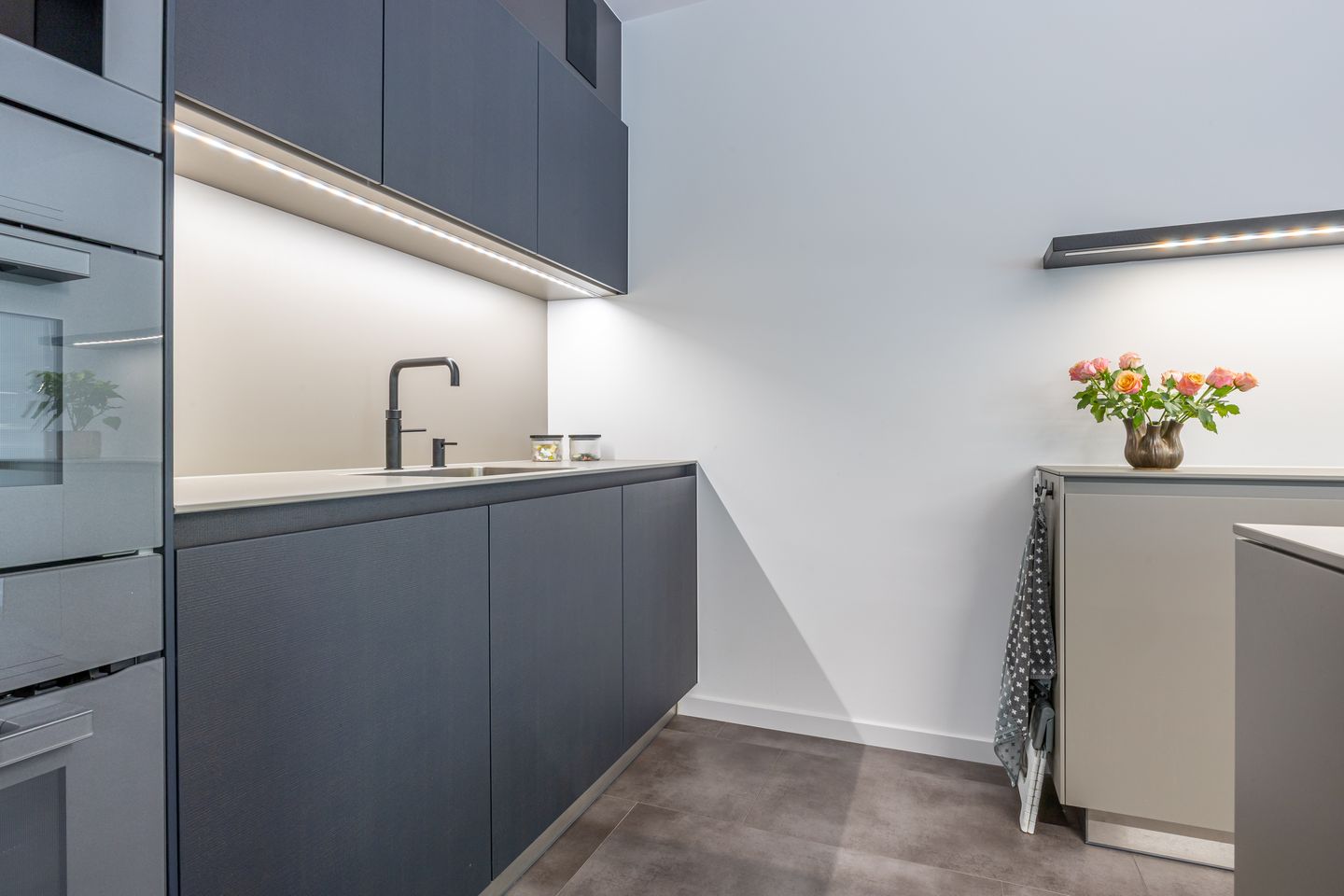 Photo 14 of Kennemerstraatweg 143-B