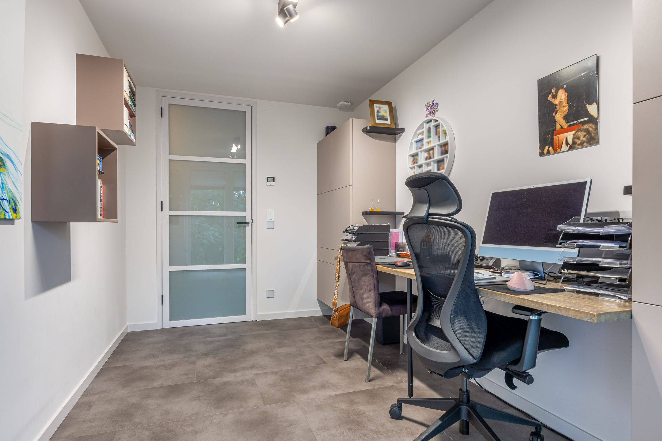 Photo 21 of Kennemerstraatweg 143-B