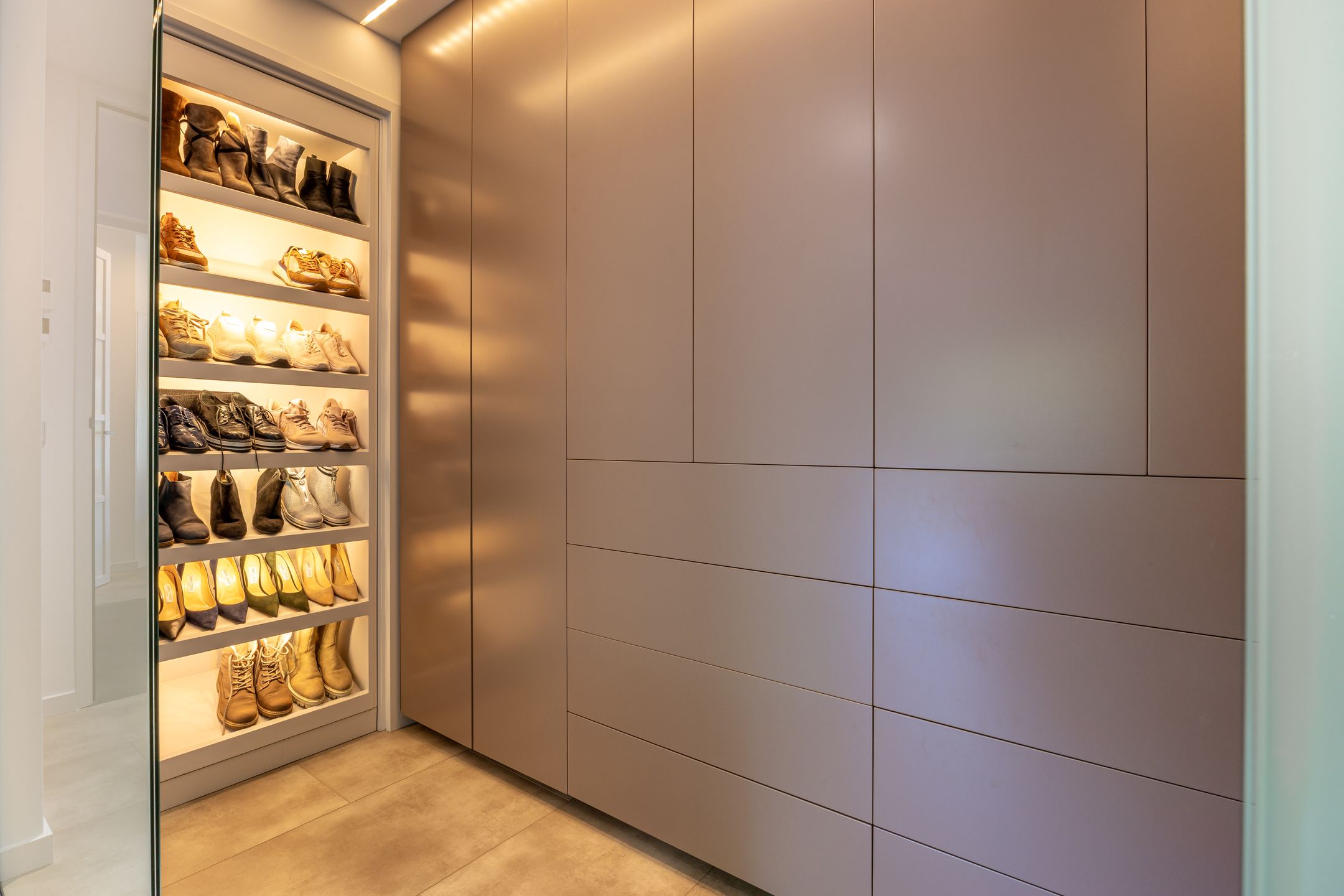 Photo 27 of Kennemerstraatweg 143-B