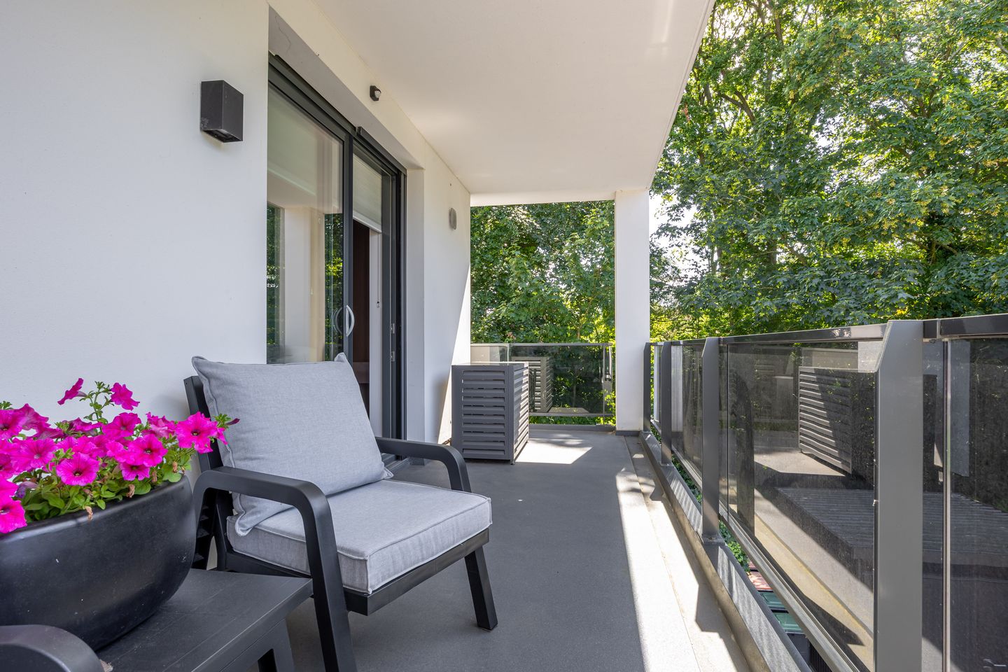 Photo 29 of Kennemerstraatweg 143-B