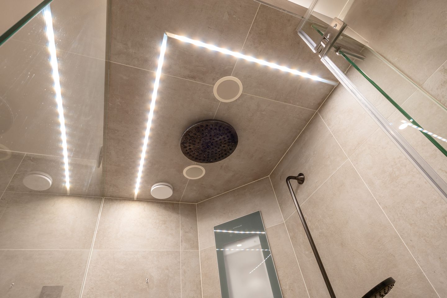 Photo 34 of Kennemerstraatweg 143-B