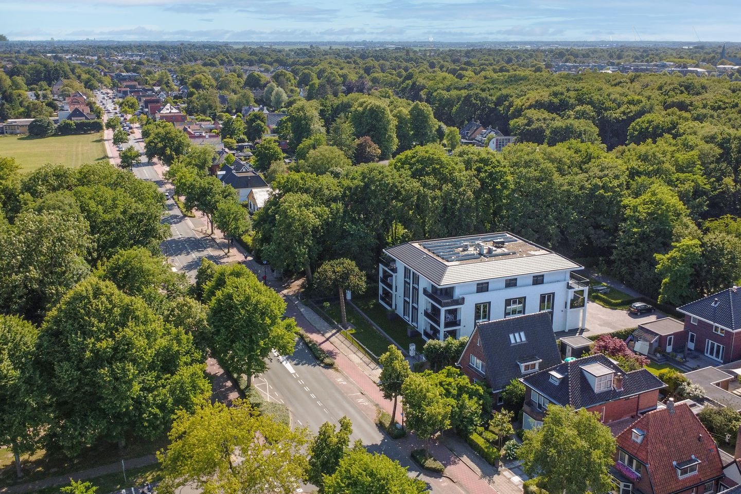 Photo 44 of Kennemerstraatweg 143-B