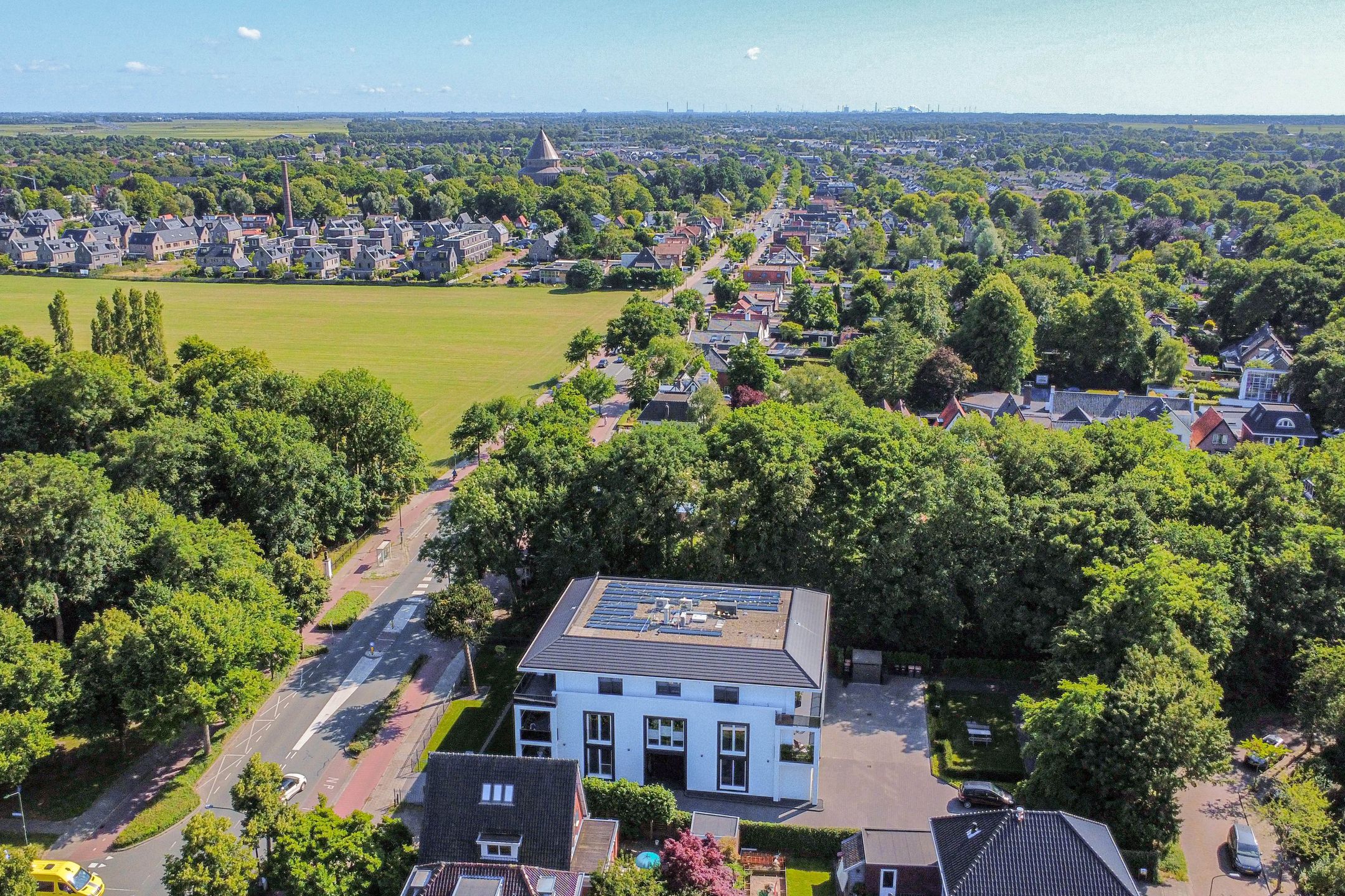 Photo 45 of Kennemerstraatweg 143-B