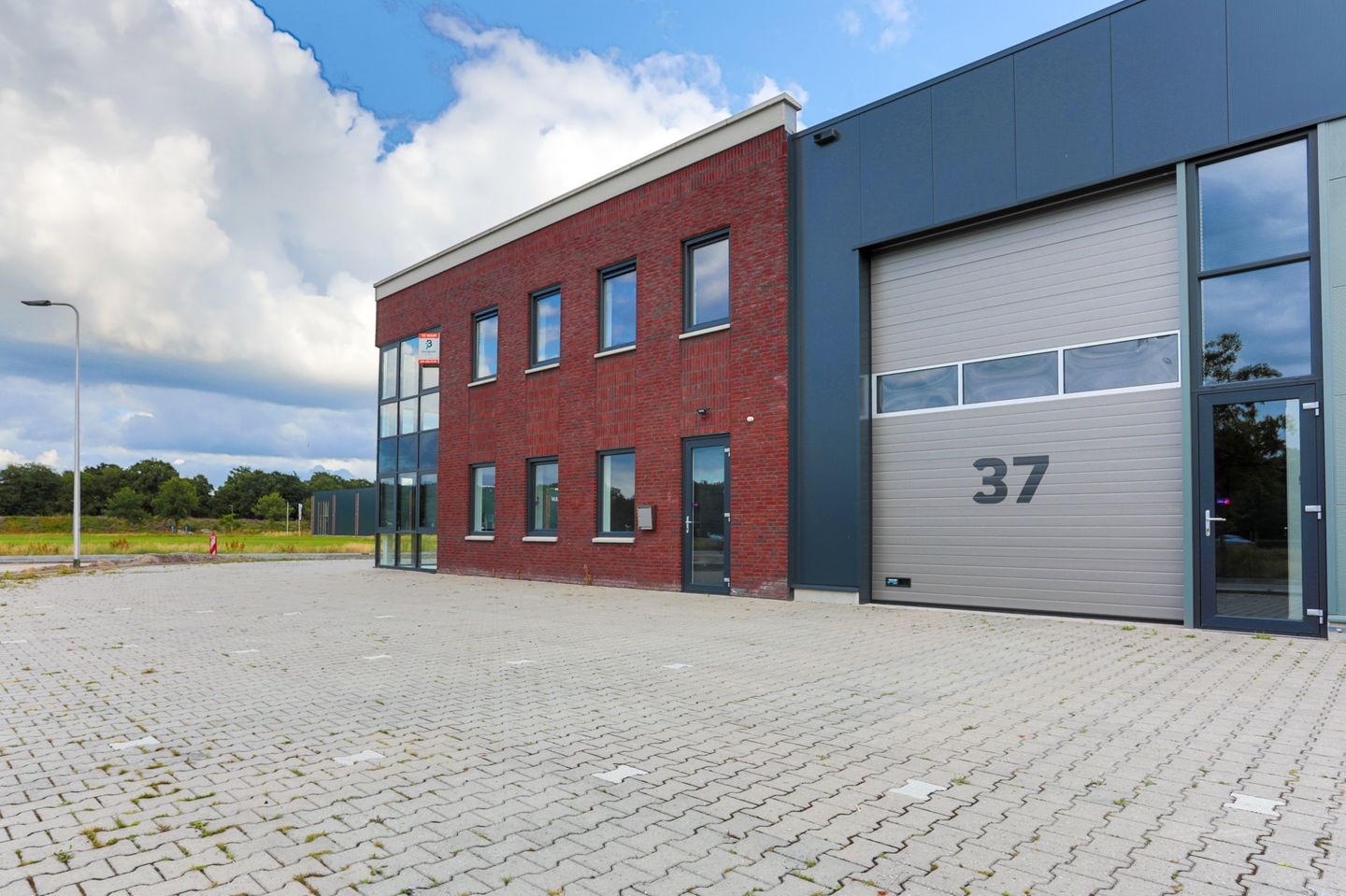 View photo 2 of Waterwinweg 37