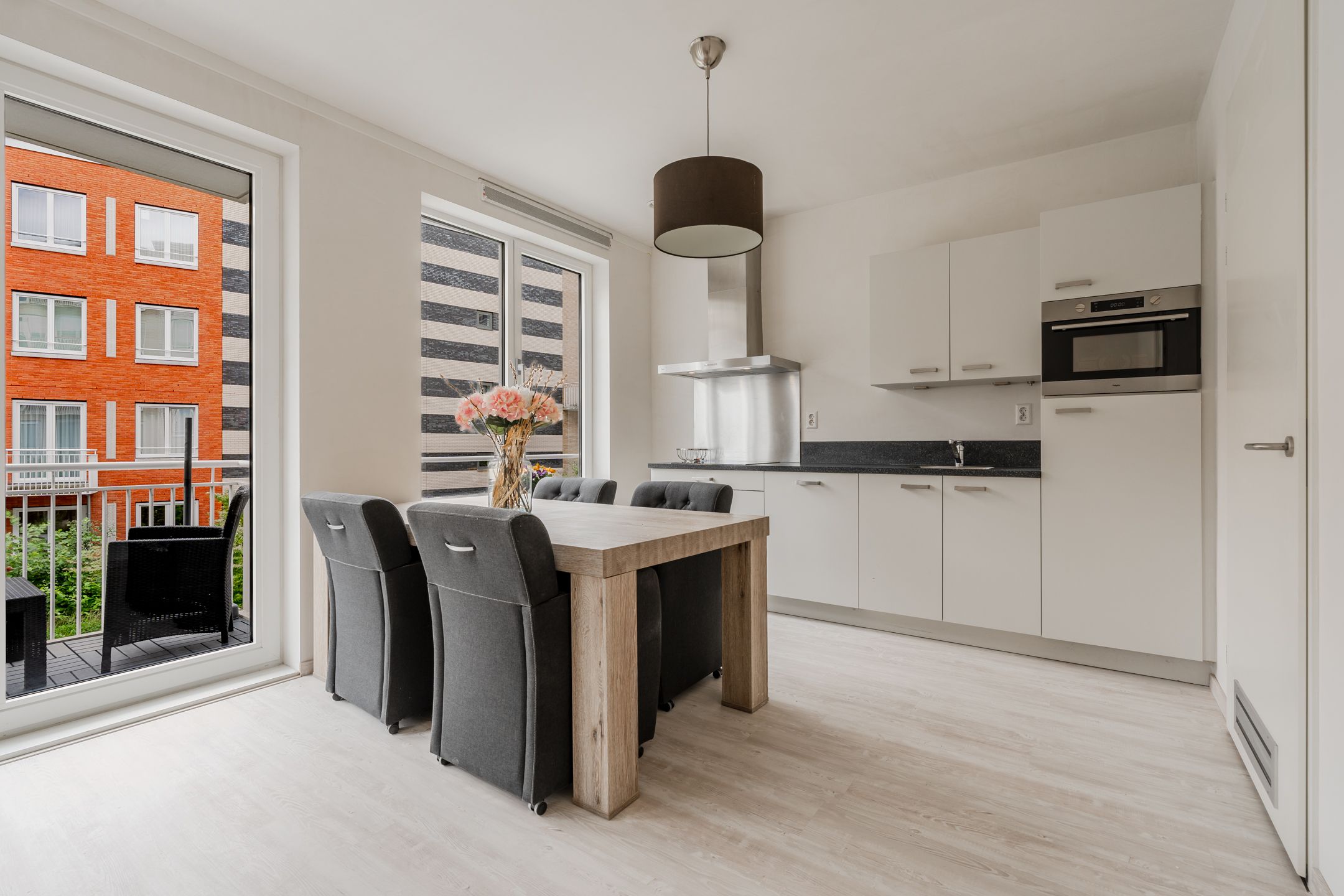 Foto 12 van Bart van der Leckhof 24