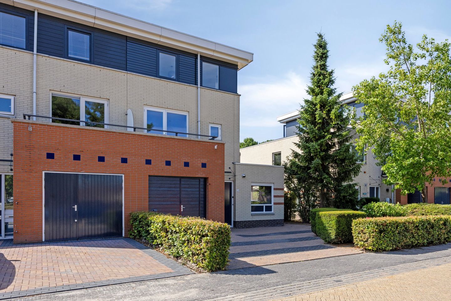 Foto 5 van Smaragd 73