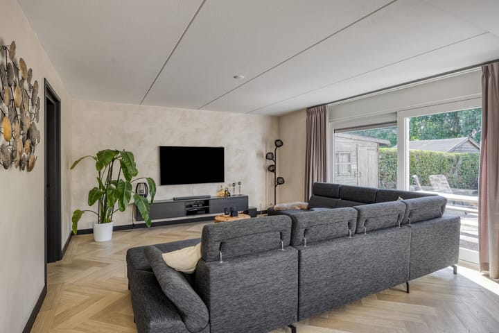 Foto 10 van Smaragd 73