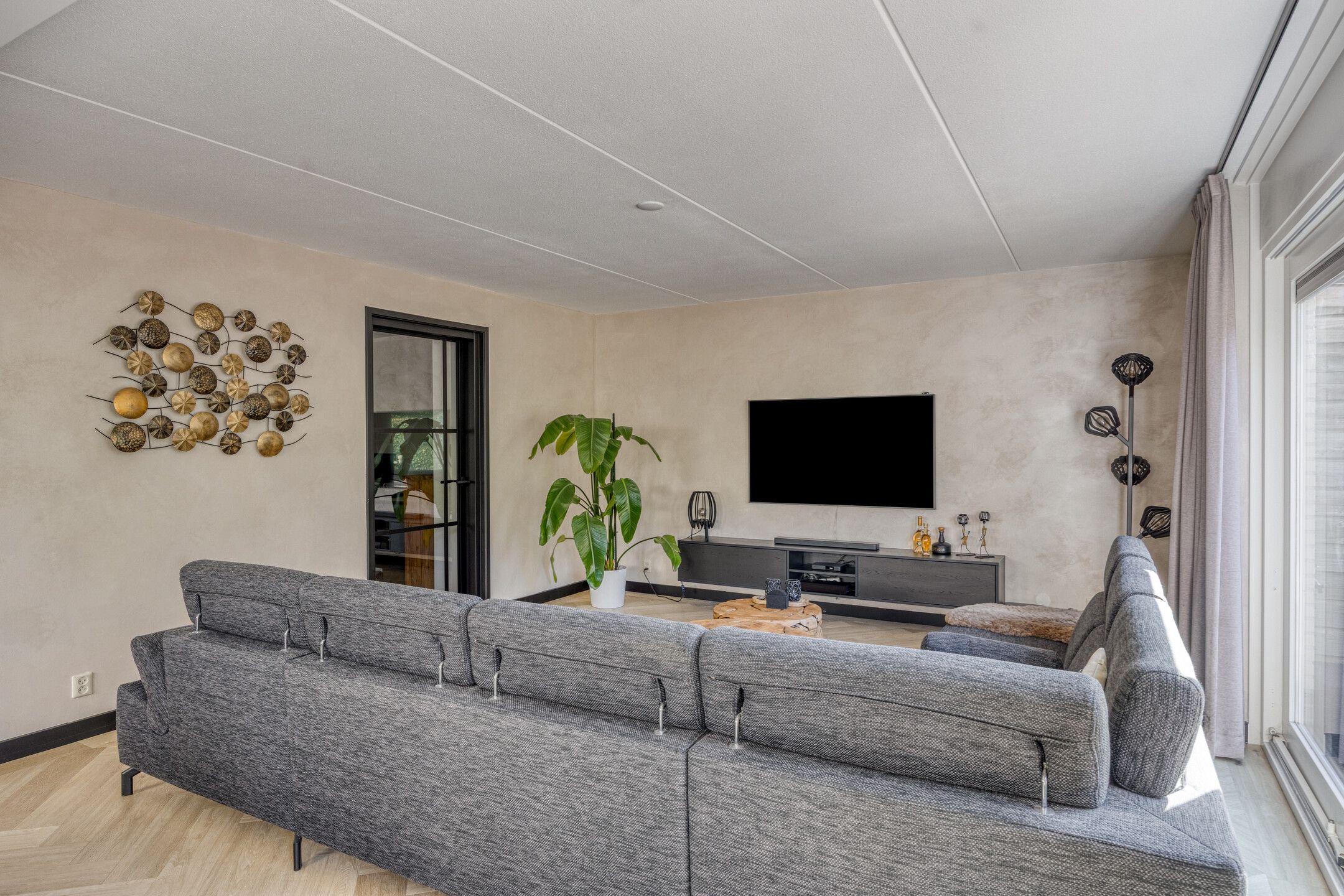 Foto 12 van Smaragd 73