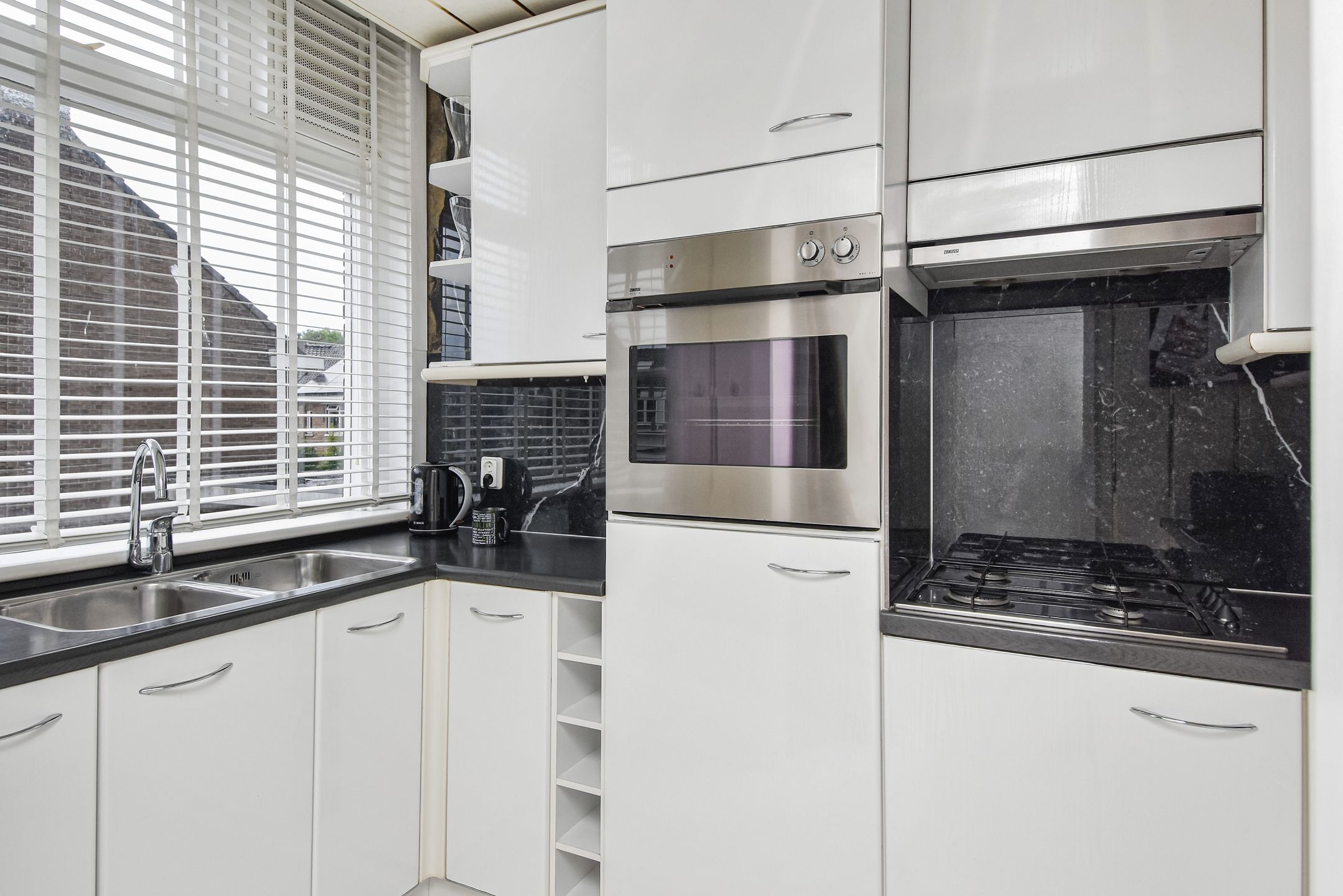 Photo 3 of Jan van Rodestraat 31