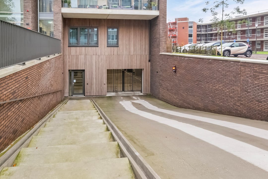 Photo 17 of Albertina Agnesstraat 154