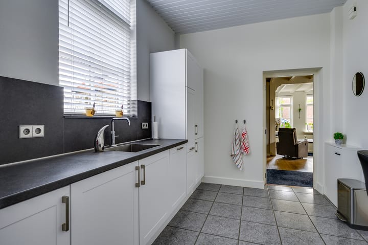 Photo 18 of Prins Bernhardstraat 72