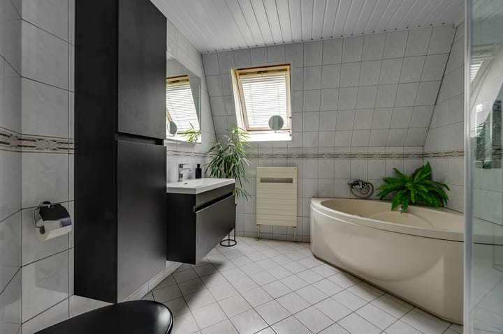 Photo 33 of Prins Bernhardstraat 72