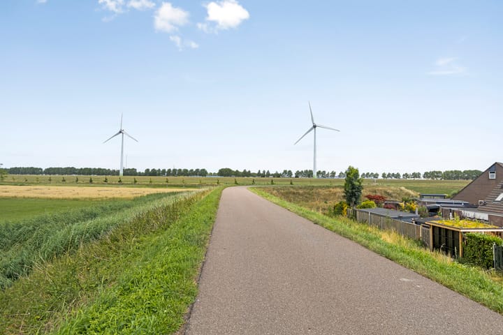 Foto 3 van Roosendaelweg 5