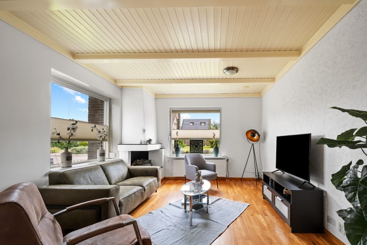 Photo 10 of Barnar 96