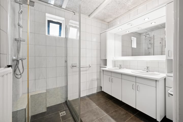 Photo 22 of Barnar 96