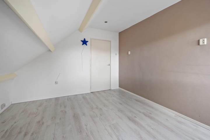 Photo 36 of Barnar 96