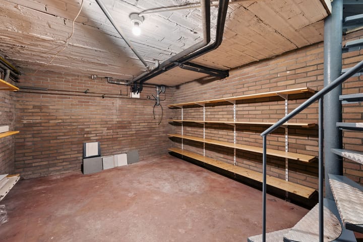 Photo 41 of Barnar 96