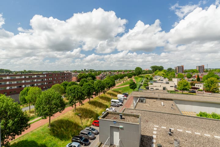 Foto 12 van Middeldijkerplein 102