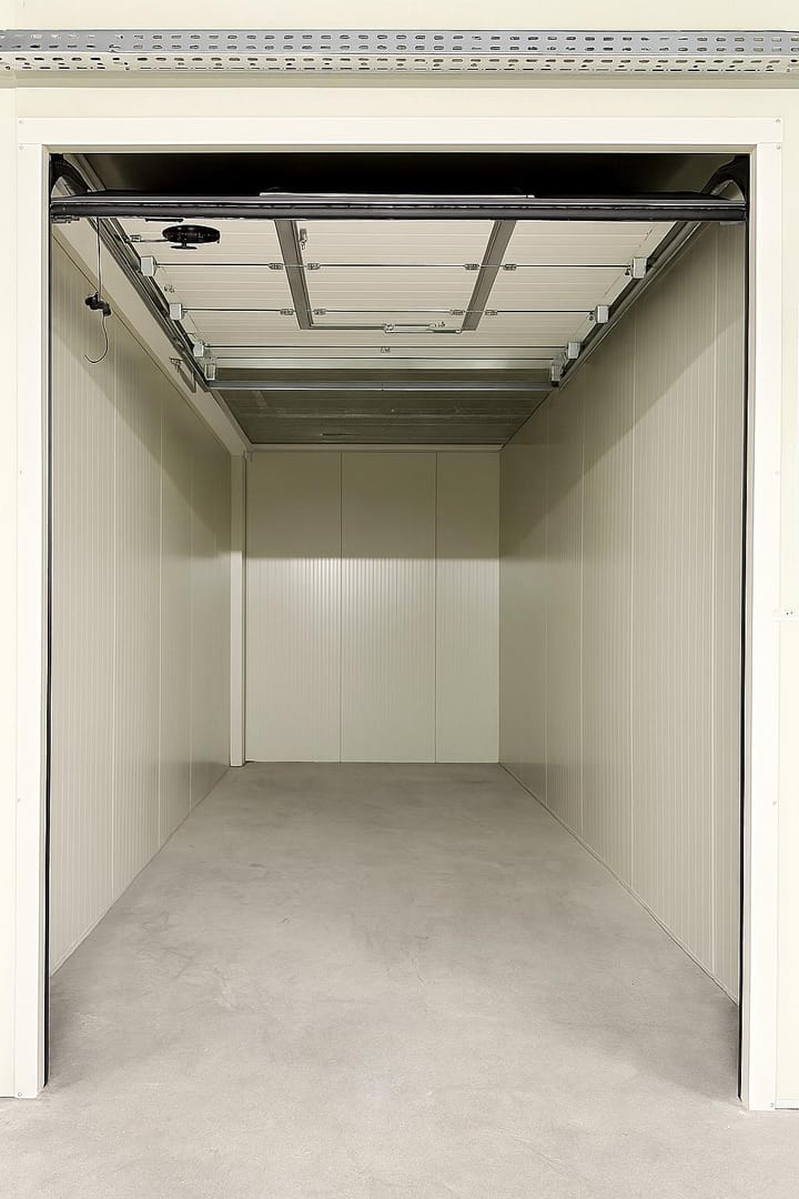 Photo 2 of Steur 240