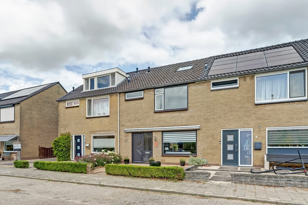 Photo 2 of Meidoornstraat 10