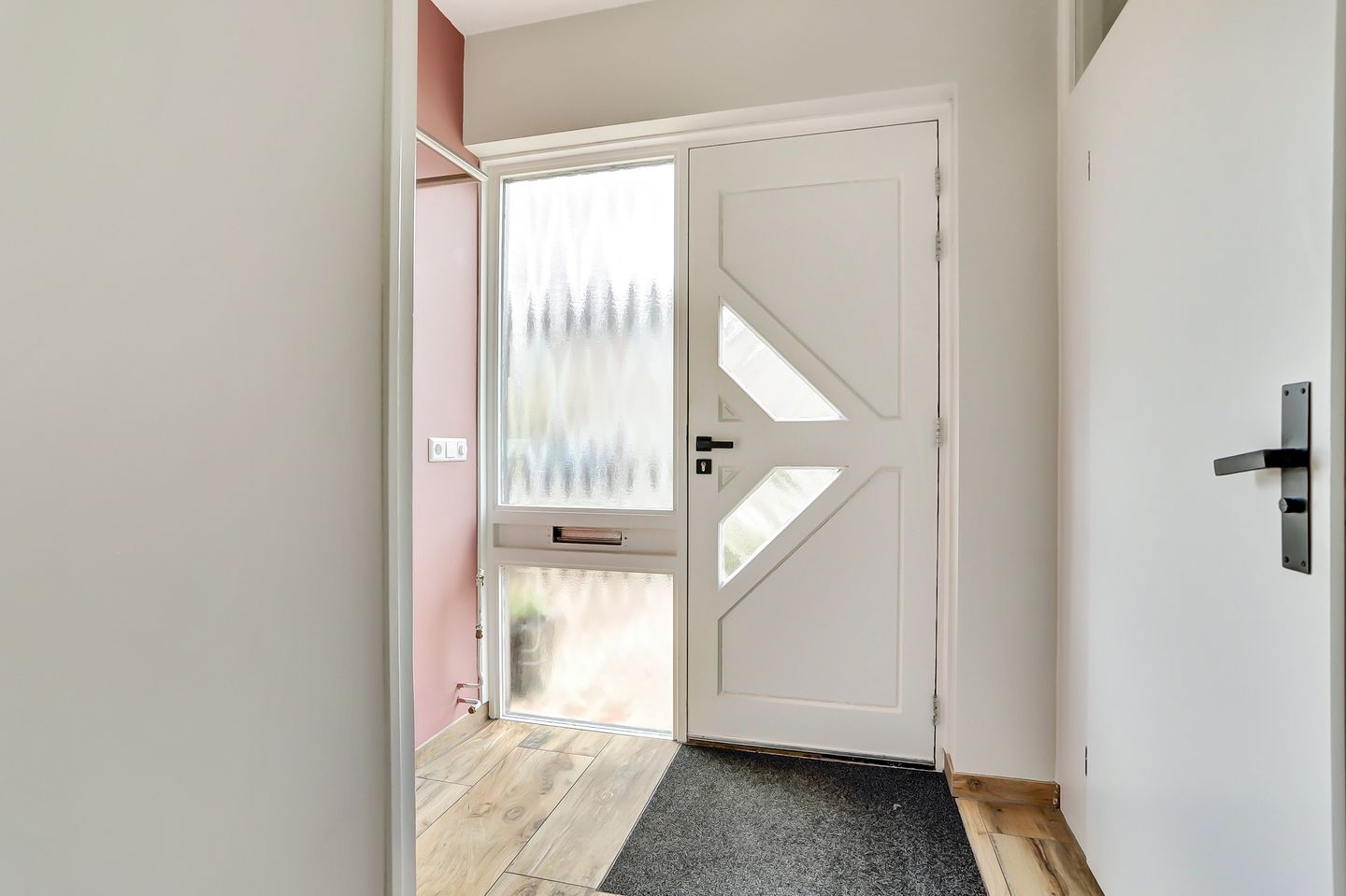 Photo 5 of Meidoornstraat 10