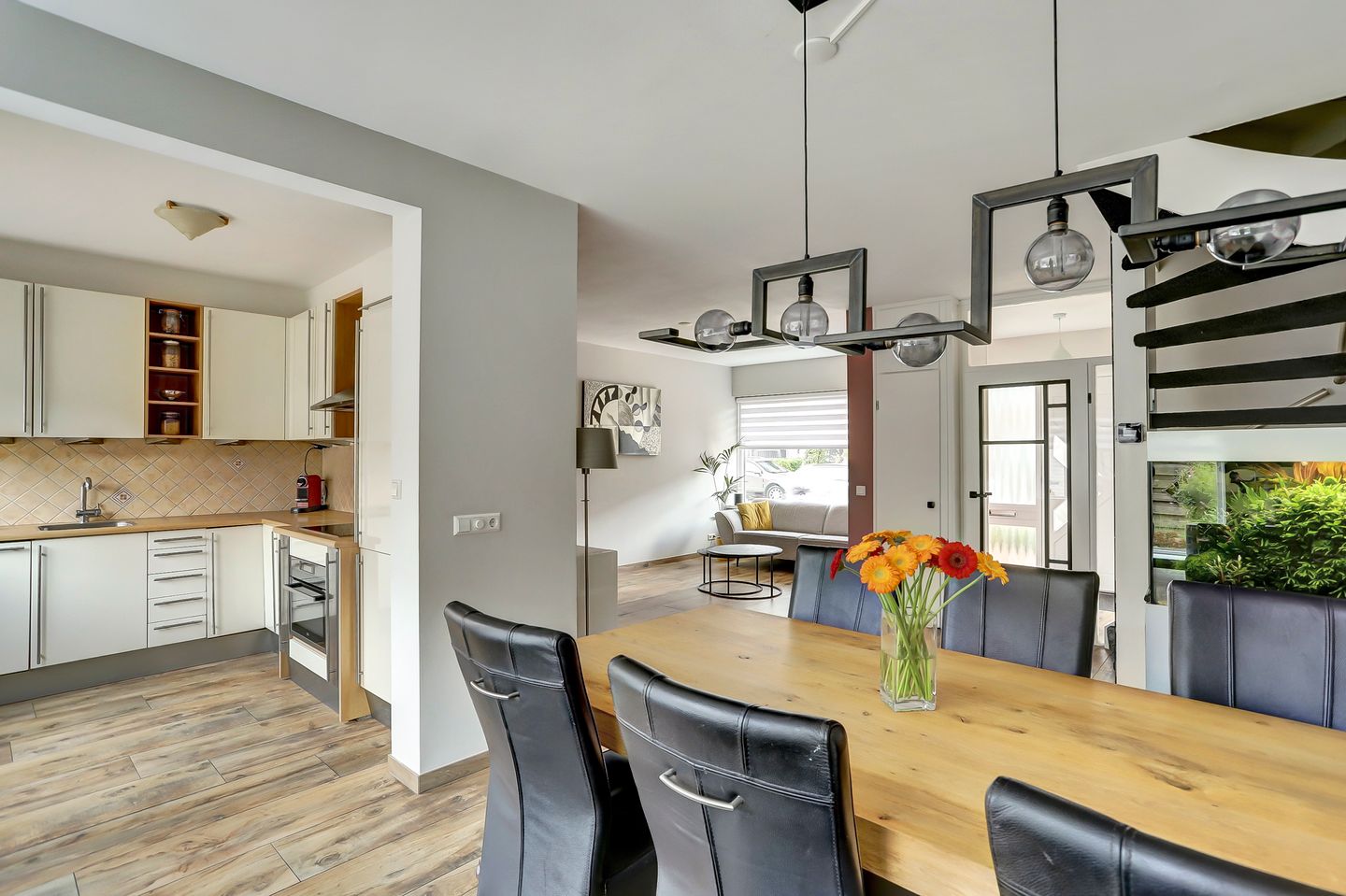 Photo 10 of Meidoornstraat 10