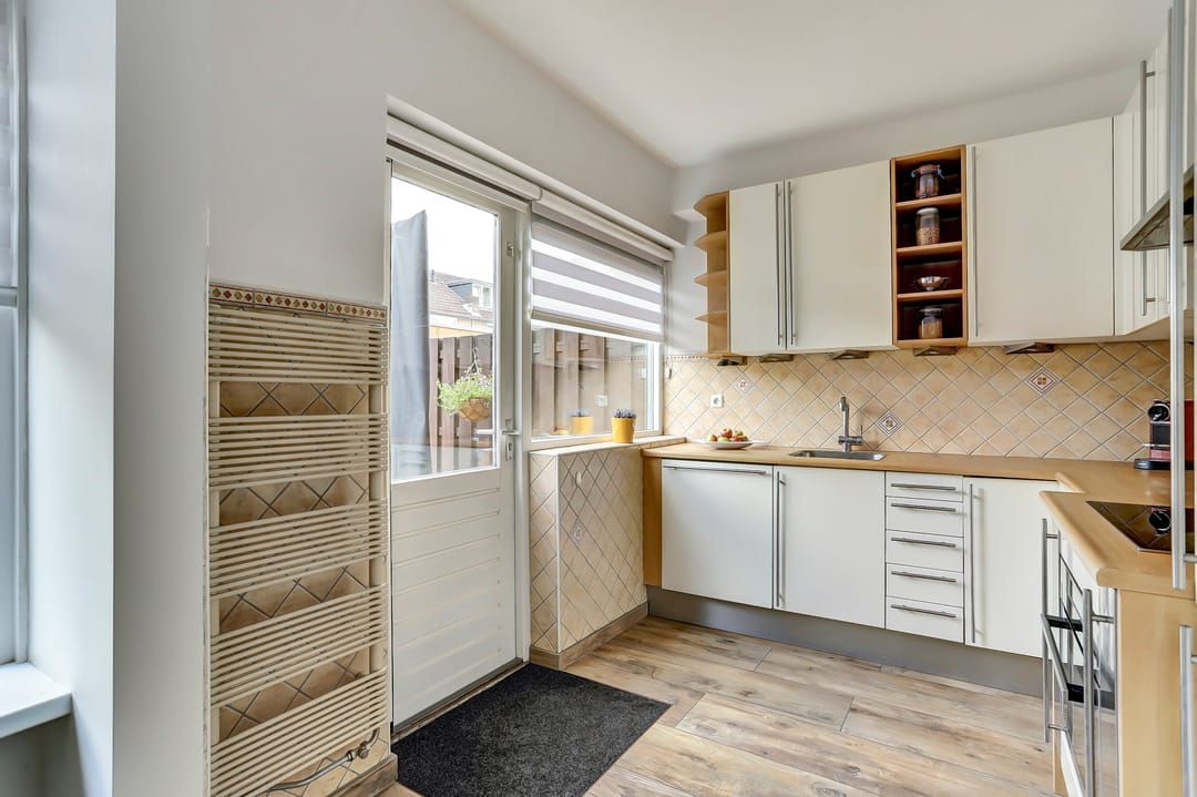 Photo 13 of Meidoornstraat 10