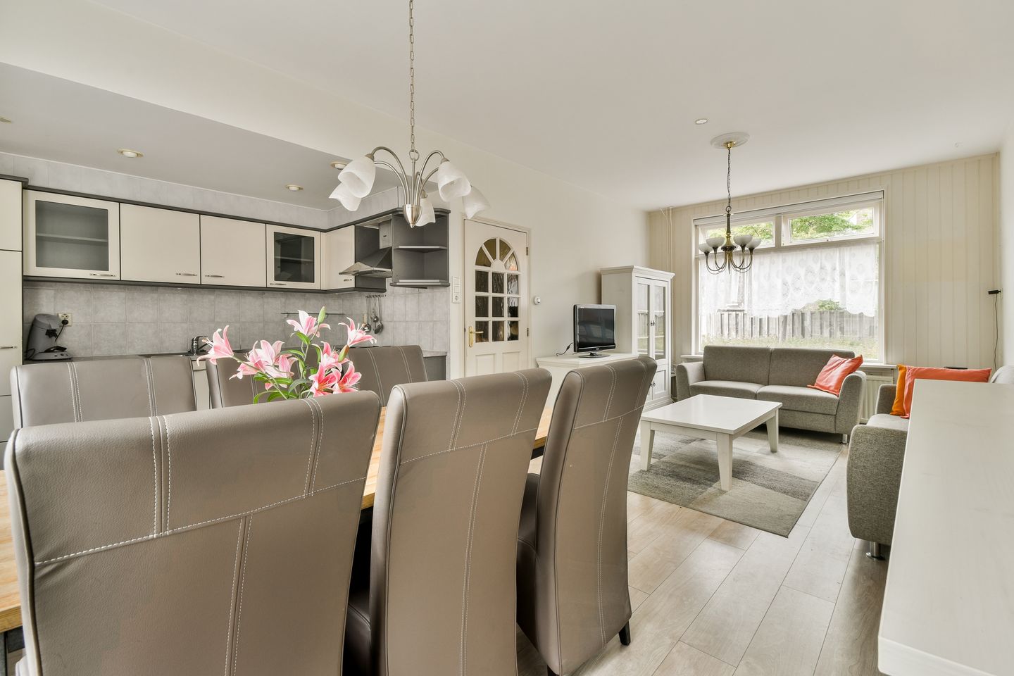 Foto 10 van Onegastraat 55