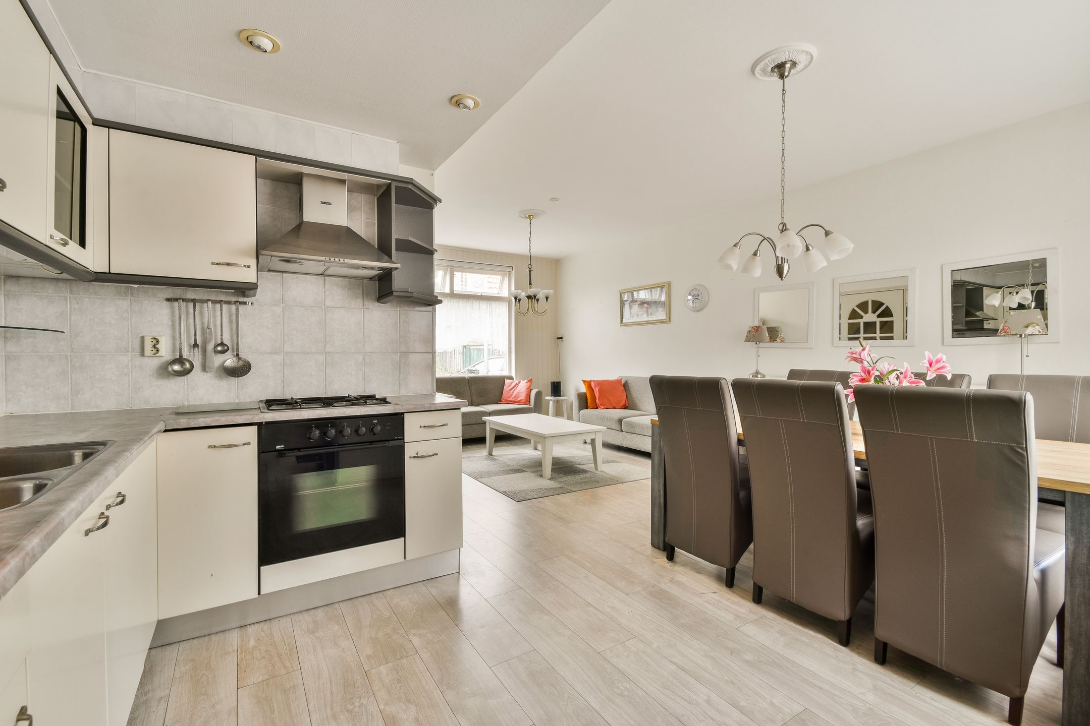 Foto 12 van Onegastraat 55