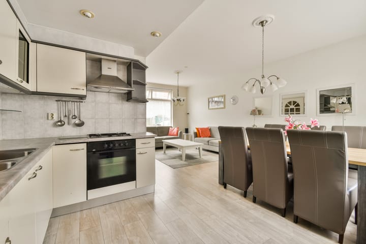 Foto 12 van Onegastraat 55