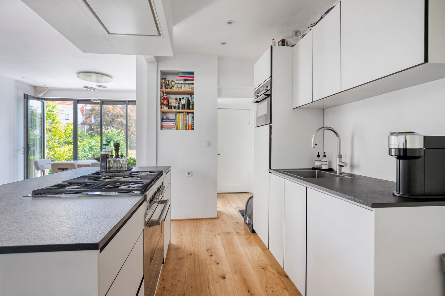 Photo 10 of Vestdijkstraat 19