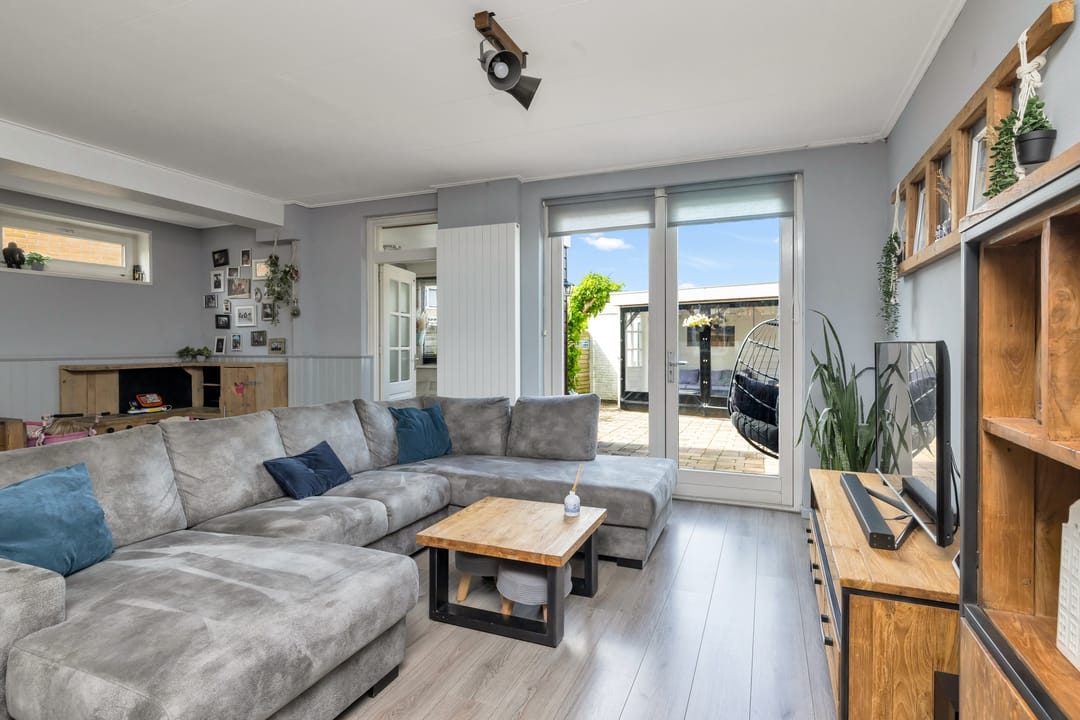 Photo 8 of Julianastraat 65