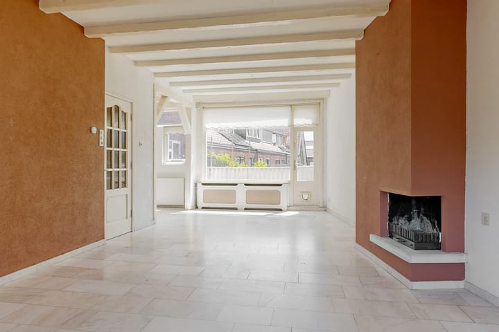 Foto 2 van Van der Waalsstraat 1