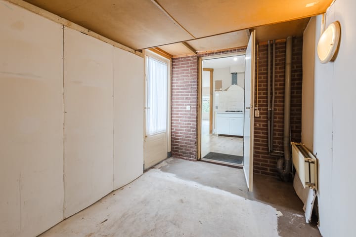 Photo 10 of Schrassertstraat 38